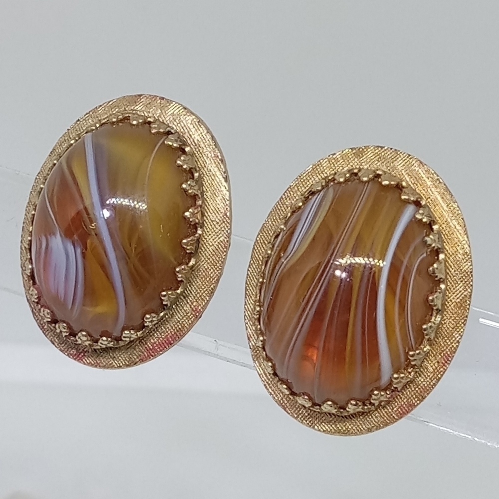 * vintage Vendome gorgeous striped agate clip on screwback gold tone earrings